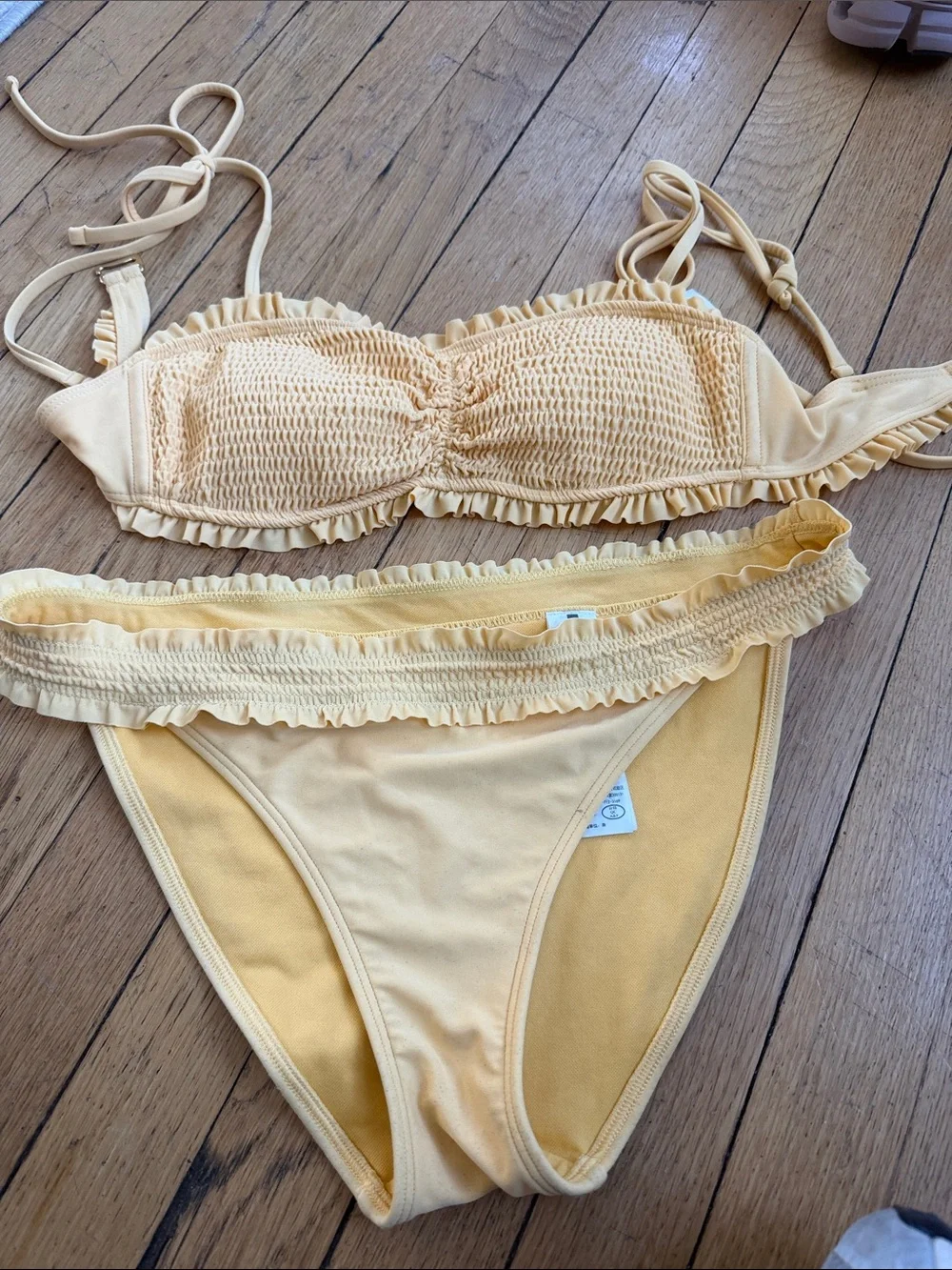 Hollister bikini XS top and M bottom EUC